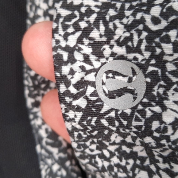 Lululemon Athletica Mesh Back Cut out Black Sports Bra - Picture 3 of 6